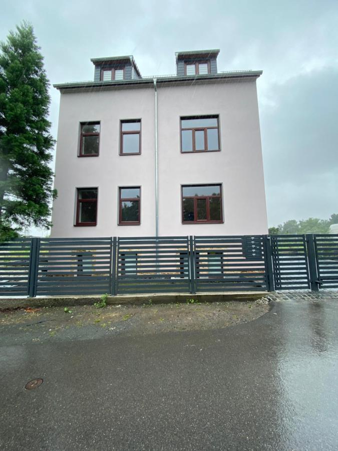 Schoene Drei Raumwohnung. Hell,Stilvoll, Gemuetlich. Borna Exterior photo